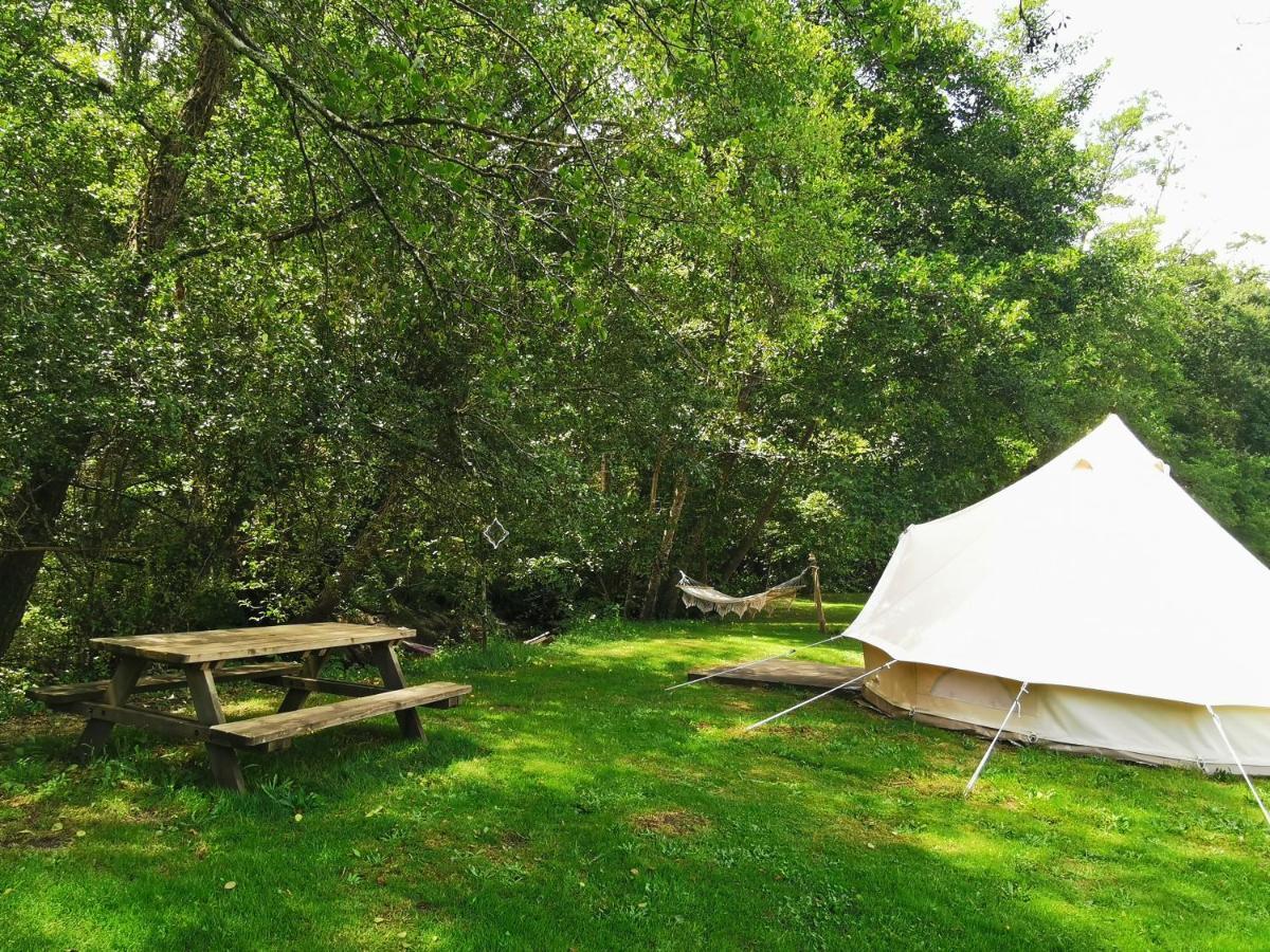 Le Tipi Arc-En-Ciel Au Bord De La Riviere Hotel Миос Екстериор снимка